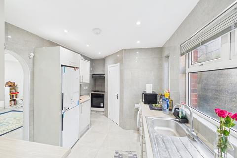 3 bedroom terraced house to rent, Coxmount Road, London, SE7