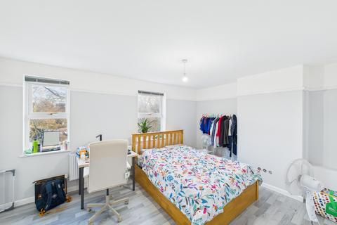 3 bedroom terraced house to rent, Coxmount Road, London, SE7