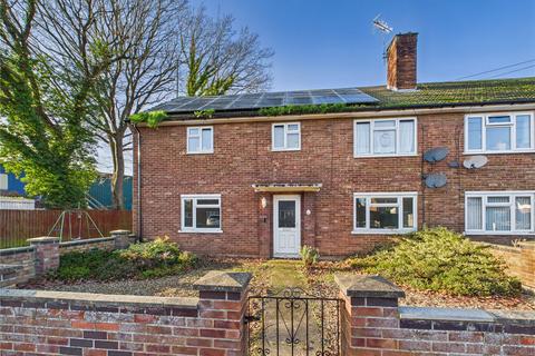 2 bedroom maisonette to rent, Watts Road, Colchester, Essex, CO2