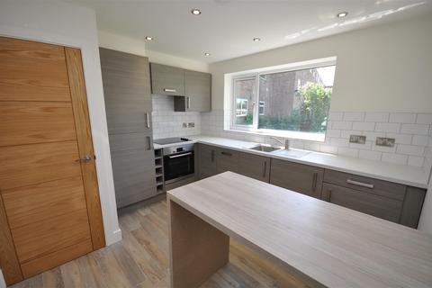 2 bedroom flat to rent, Warren Court, Warren Close, Leamington Spa