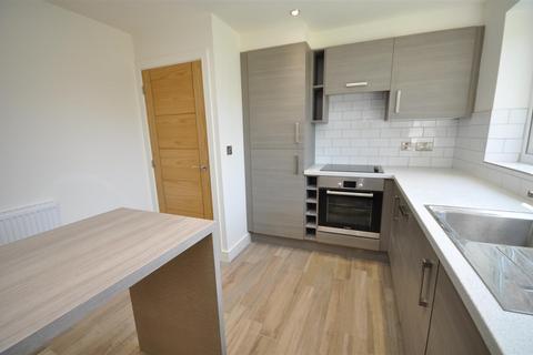 2 bedroom flat to rent, Warren Court, Warren Close, Leamington Spa