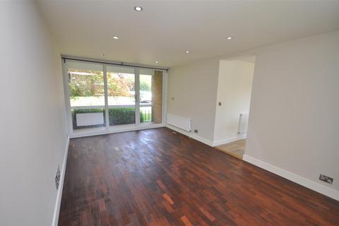 2 bedroom flat to rent, Warren Court, Warren Close, Leamington Spa