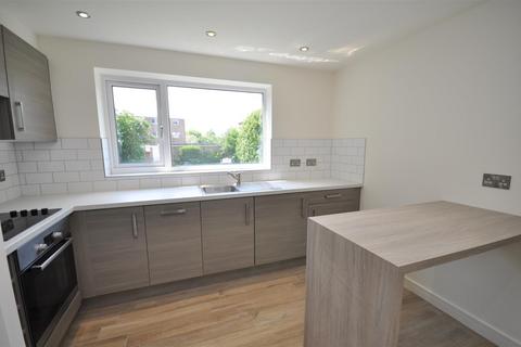 2 bedroom flat to rent, Warren Court, Warren Close, Leamington Spa