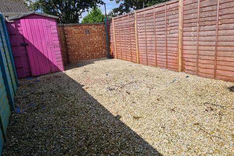 2 bedroom terraced house to rent, St Marks Court, Bridgewater, TA6