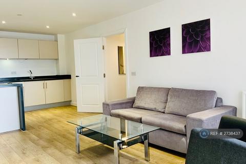1 bedroom in a flat share to rent, Moro Apartments, London, E14