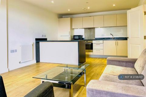 1 bedroom in a flat share to rent, Moro Apartments, London, E14