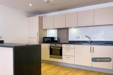 1 bedroom in a flat share to rent, Moro Apartments, London, E14