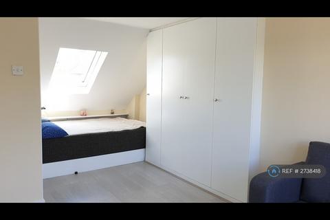 Studio to rent, Coles Green Rd, London, NW2