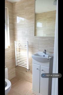Studio to rent, Coles Green Rd, London, NW2