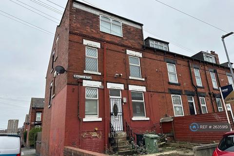 2 bedroom end of terrace house to rent, Rombalds Avenue, Leeds, LS12