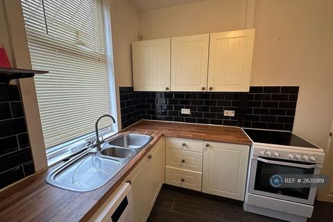 2 bedroom end of terrace house to rent, Rombalds Avenue, Leeds, LS12