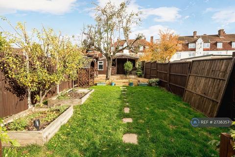 3 bedroom terraced house to rent, Littlefield Road, Edgware, HA8