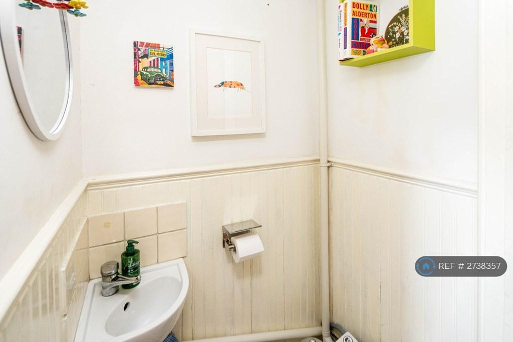 Down Stairs Toilet Wc