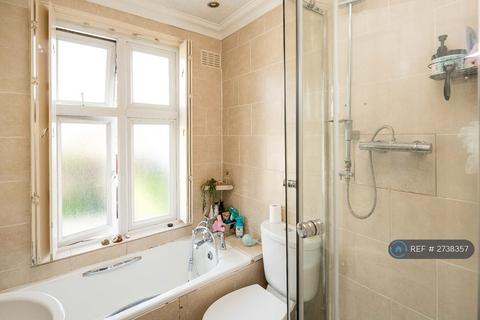 3 bedroom terraced house to rent, Littlefield Road, Edgware, HA8