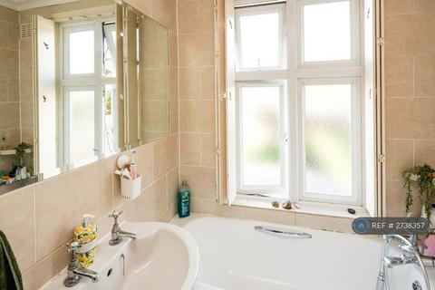 3 bedroom terraced house to rent, Littlefield Road, Edgware, HA8