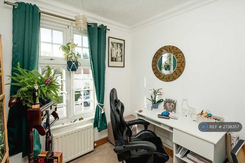 3 bedroom terraced house to rent, Littlefield Road, Edgware, HA8