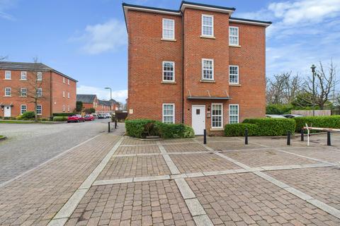 1 bedroom flat for sale - Knowle Avenue, PO17 5FS