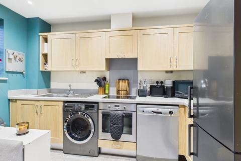 1 bedroom flat for sale, Knowle Avenue, PO17 5FS