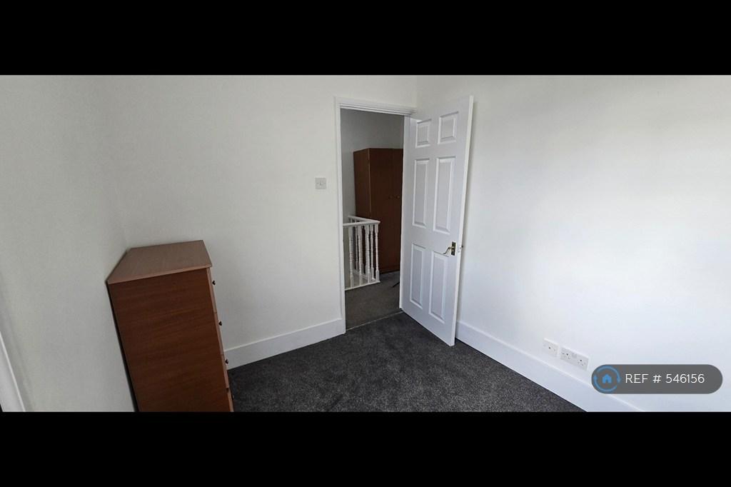 Middle Bedroom