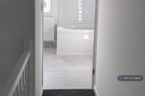 3 bedroom end of terrace house to rent, Stonegate Drive, Liverpool, L8