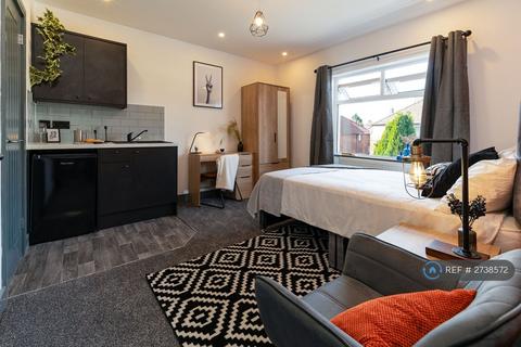 1 bedroom in a house share to rent, Cheetham Road, Swinton, Manchester, M27