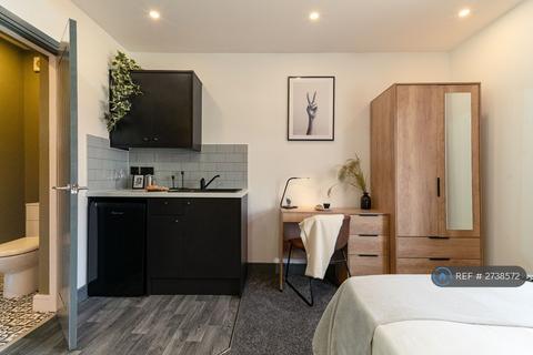 1 bedroom in a house share to rent, Cheetham Road, Swinton, Manchester, M27