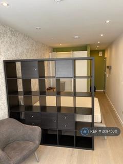 Studio to rent, Lymington Road, London, NW6