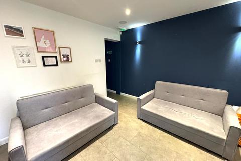 4 bedroom terraced house to rent, Mellard Street, ST5
