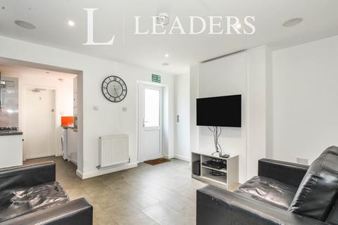4 bedroom terraced house to rent, Mellard Street, ST5