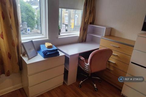 1 bedroom in a house share to rent, Holloway Road, London, N19