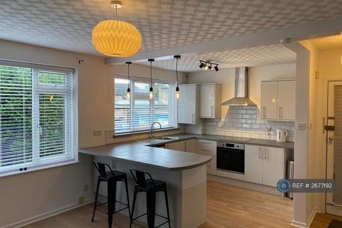 1 bedroom flat to rent, Whinbrook Court, Leeds, LS17