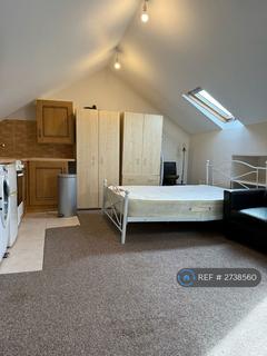 Studio to rent, Fulham Palace Road, London, W6