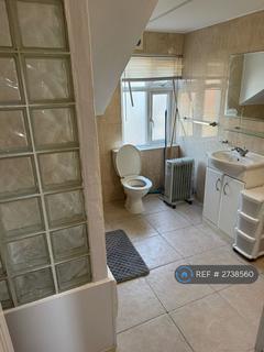 Studio to rent, Fulham Palace Road, London, W6