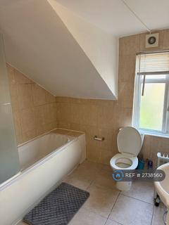 Studio to rent, Fulham Palace Road, London, W6