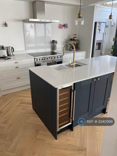 3 bedroom semi-detached house to rent, Kingslyn Crescent, London, SE19