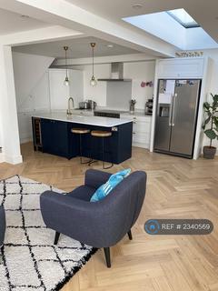 3 bedroom semi-detached house to rent, Kingslyn Crescent, London, SE19