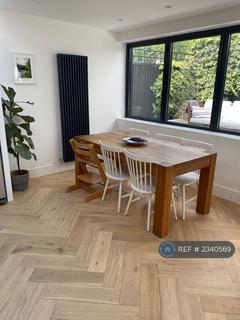 3 bedroom semi-detached house to rent, Kingslyn Crescent, London, SE19