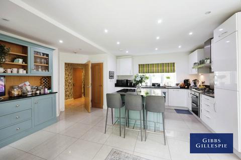 5 bedroom detached house to rent, Equus Close, Gerrards Cross, SL9