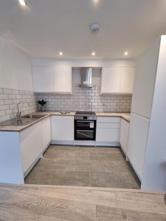 2 bedroom flat to rent, Castle View Court, Newport NP20