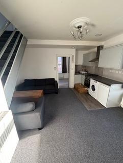 3 bedroom flat to rent, Horn Lane, London W3