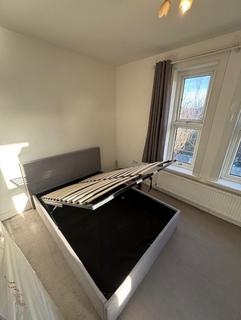 3 bedroom flat to rent, Horn Lane, London W3