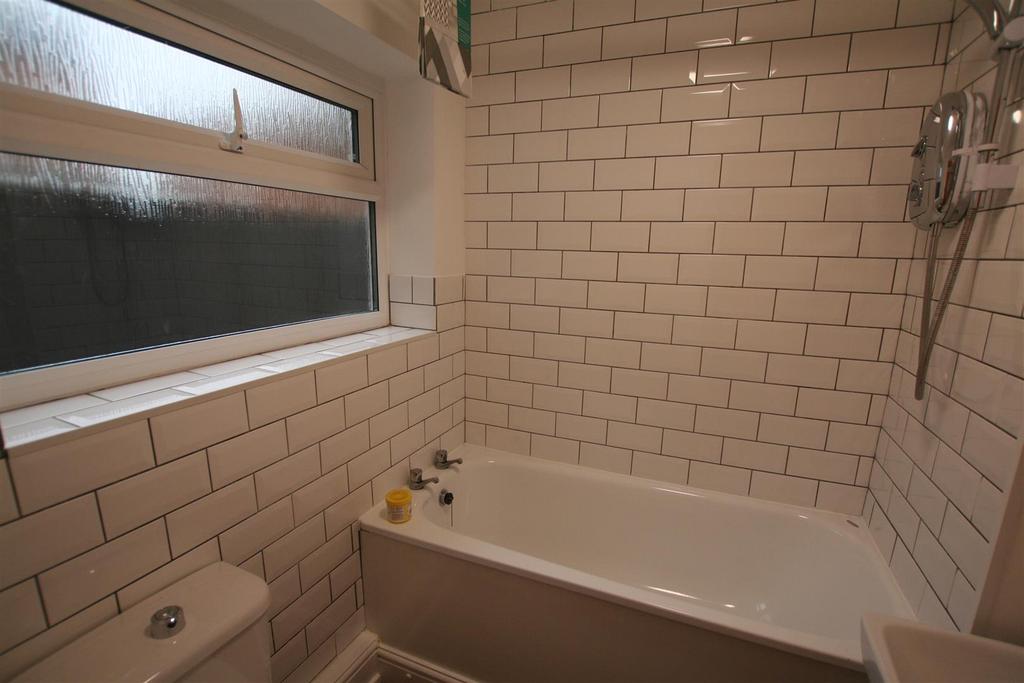 Portlandst,62bathroom.JPG