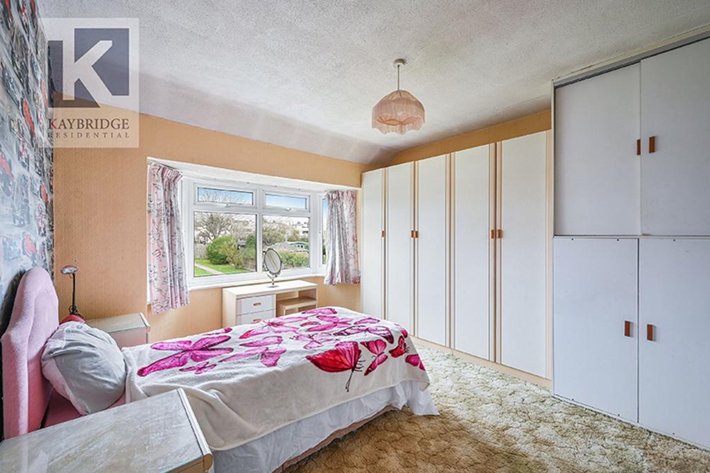 Walsingham Gardens, Epsom - KT19 0 LX