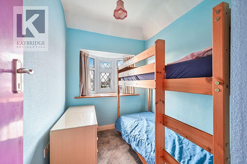 Walsingham Gardens, Epsom - KT19 0 LX