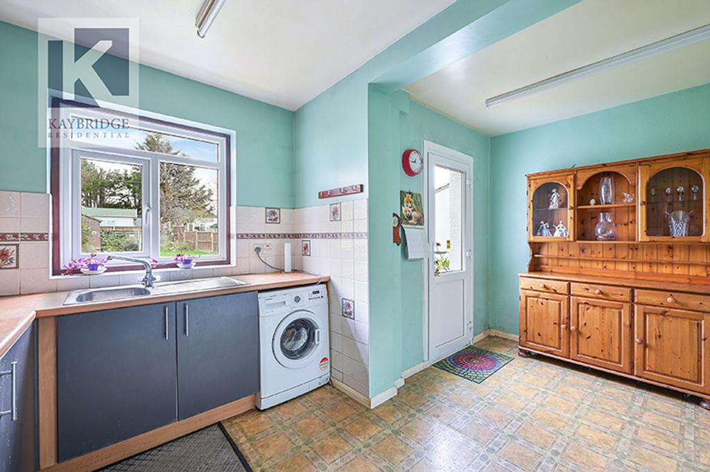 Walsingham Gardens, Epsom - KT19 0 LX