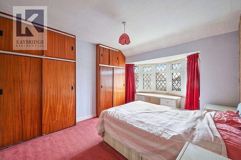 Walsingham Gardens, Epsom - KT19 0 LX