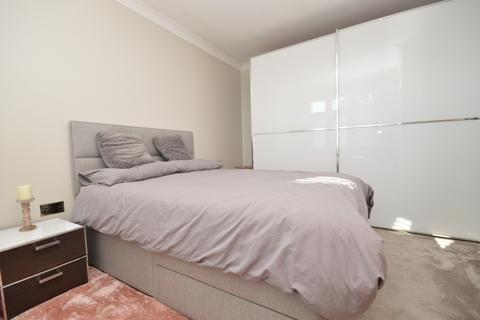 1 bedroom in a house share to rent, Ashley Avenue, Ilford, IG6 2JF