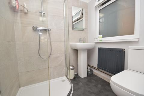 1 bedroom in a house share to rent, Ashley Avenue, Ilford, IG6 2JF