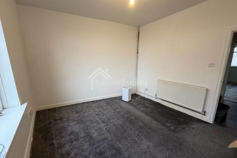 2 bedroom terraced house to rent, Warren Street, Dewsbury