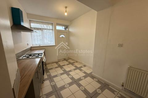 2 bedroom terraced house to rent, Warren Street, Dewsbury